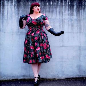 Vixen by Micheline Pitt Red Roses and Spiderwebs Vanity Fair Dress 3X